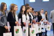u16